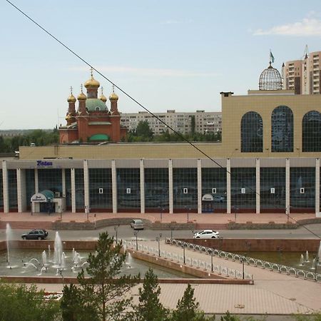 1-Комнатная Квартира На Набережной Pavlodar Eksteriør billede