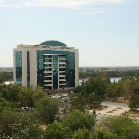 1-Комнатная Квартира На Набережной Pavlodar Eksteriør billede